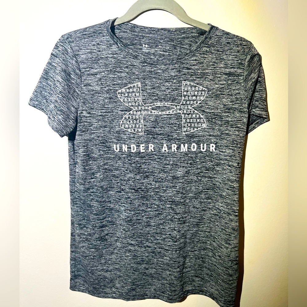 Under armour athletic top woman’s SM